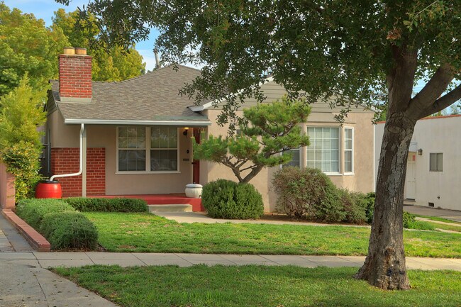 Foto del edificio - 1252 Thompson Ave
