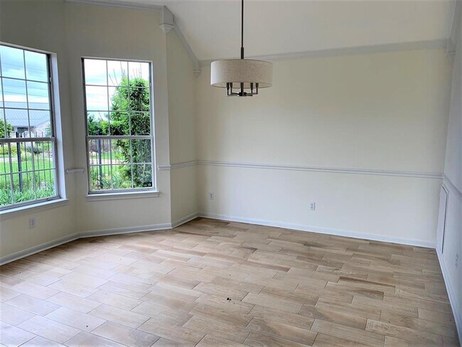 Foto del edificio - 22321 Briarcliff Dr