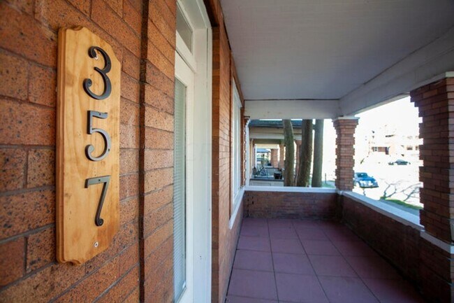 Foto del edificio - 357 E 15th Ave
