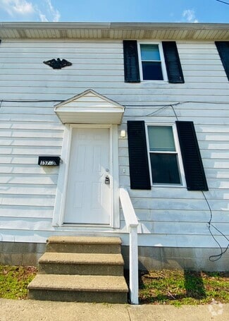 Building Photo - 1574 Elizabeth St