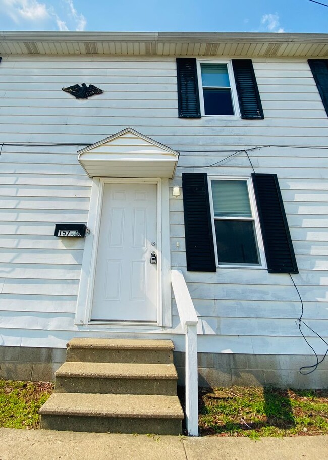 Building Photo - 1574 Elizabeth St