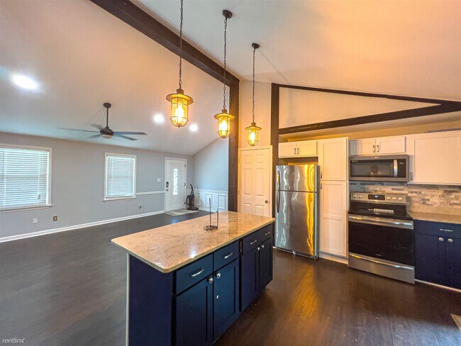Building Photo - 2 br, 1 bath Duplex - 7055 Eunice Drive 1