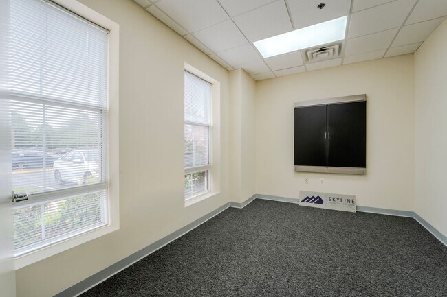 Foto del edificio - 21155 Whitfield Pl