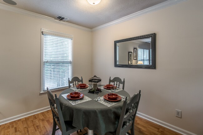Building Photo - 3016 Live Oak Ln SW