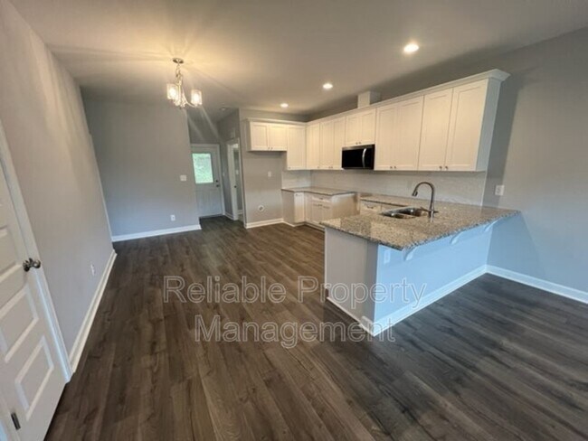 Foto del edificio - 107 Lynn Ln