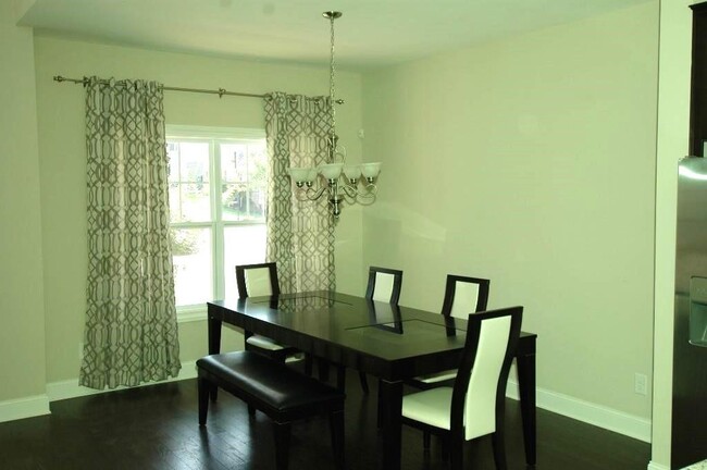 Foto del edificio - 1533 Bungalow Ln