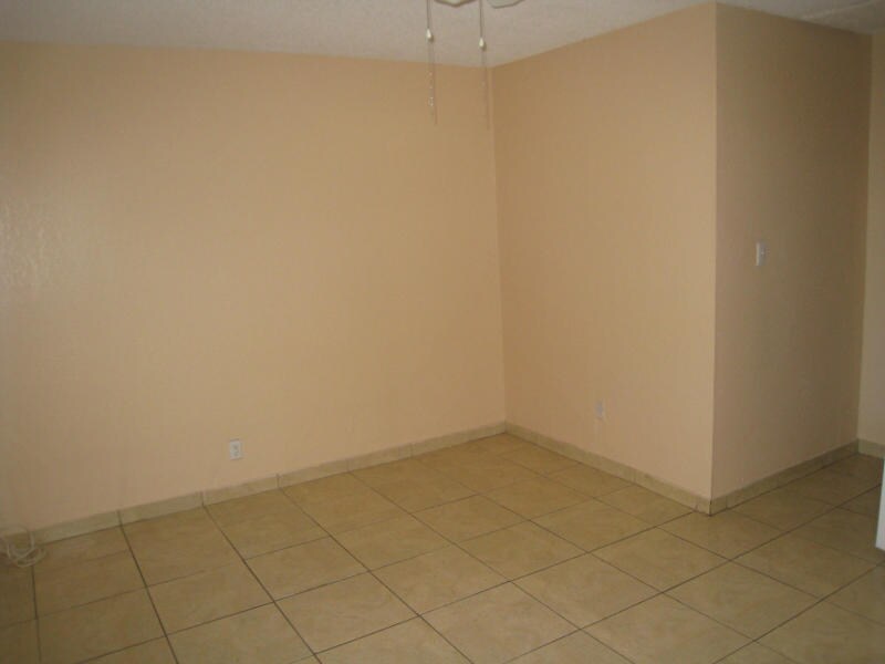 Primary Photo - 1212 NE 5th Ave