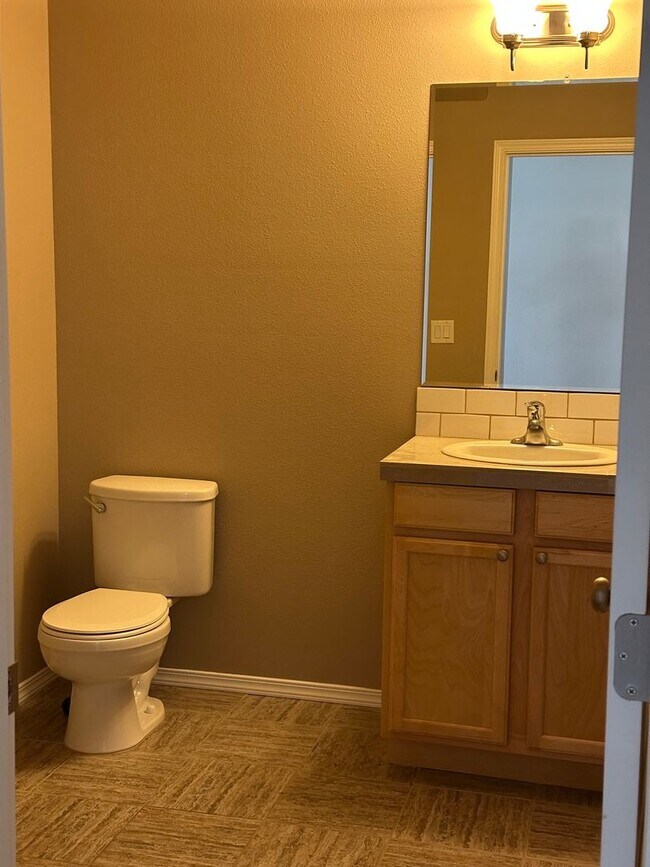 Foto del edificio - Comfortable Bend Living – 3 Bedroom Home with Spacious Bonus Room!