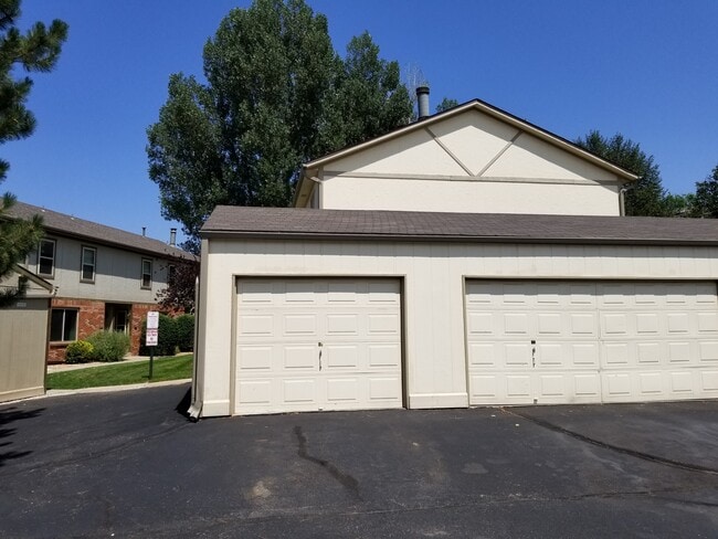 Foto del edificio - 909 44th Avenue Ct