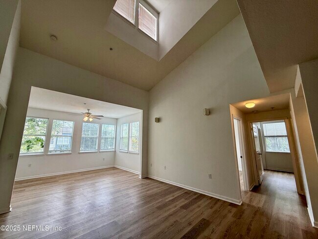 Foto del edificio - 8550 Touchton Rd