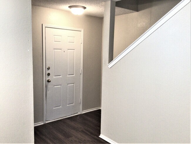 Foto del edificio - 3030 Dusty Ridge Dr