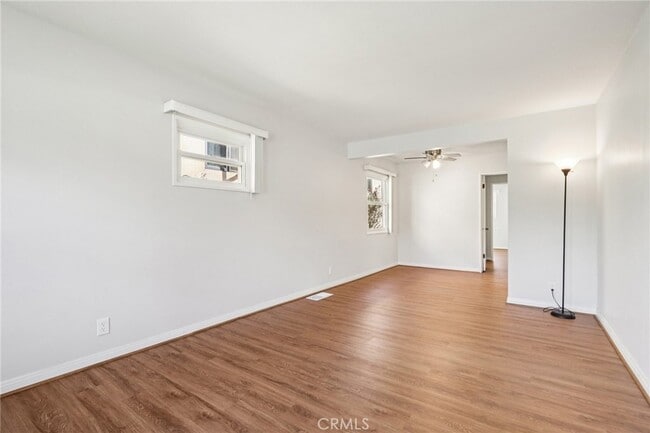 Sala de estar - 532 Rosecrans Ave