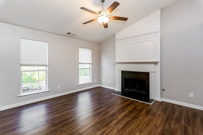 Foto del edificio - 3703 Crescent Hill Ln