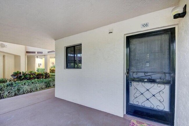 Building Photo - 3154 Via Poinciana