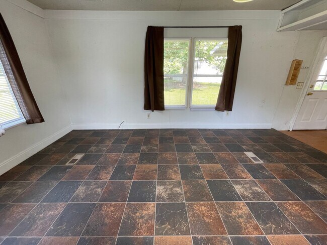 Building Photo - Two bedroom mobile home in peaceful countr...