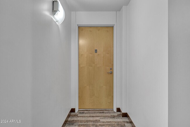 Building Photo - 7127 E Rancho Vista Dr