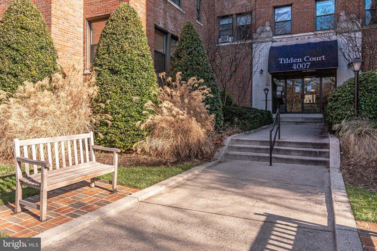 4007 Connecticut Ave NW Unit 209, Washington, DC 20008 Room for Rent