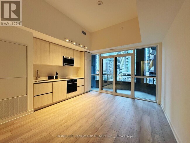 Photo du bâtiment - 110 Broadway Ave