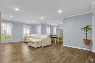 Building Photo - 351 N Post Oak Ln