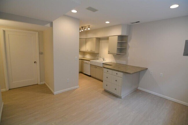 Foto del edificio - Two Bedroom Duplex Unit