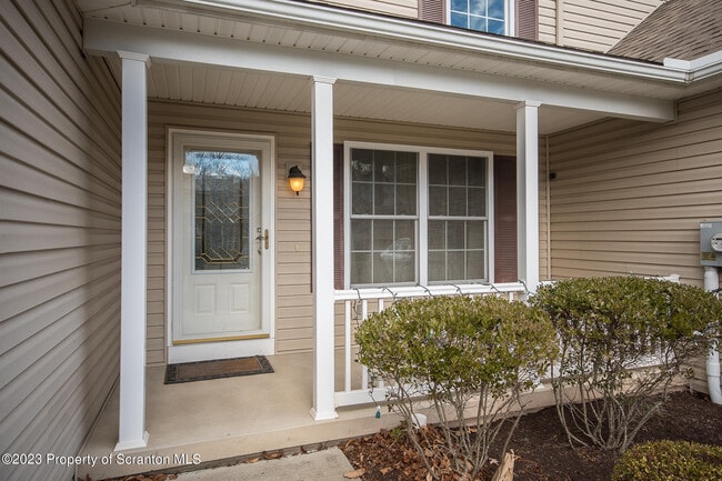 Building Photo - 113 Wisteria Ln