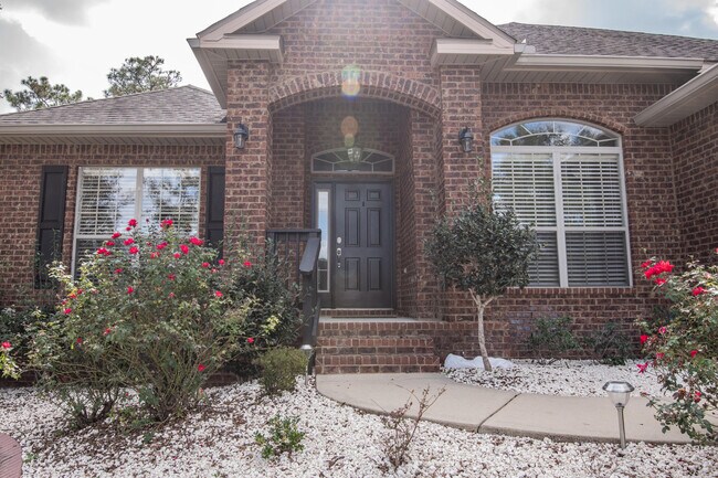 Building Photo - 675 Red Fern Rd