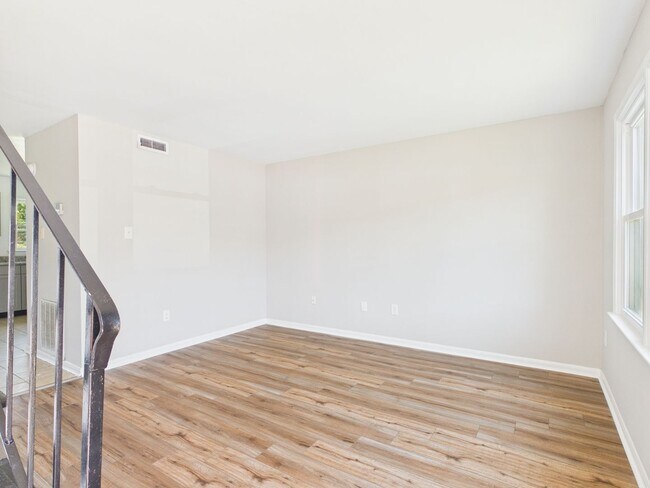Building Photo - 2305 Poplar St