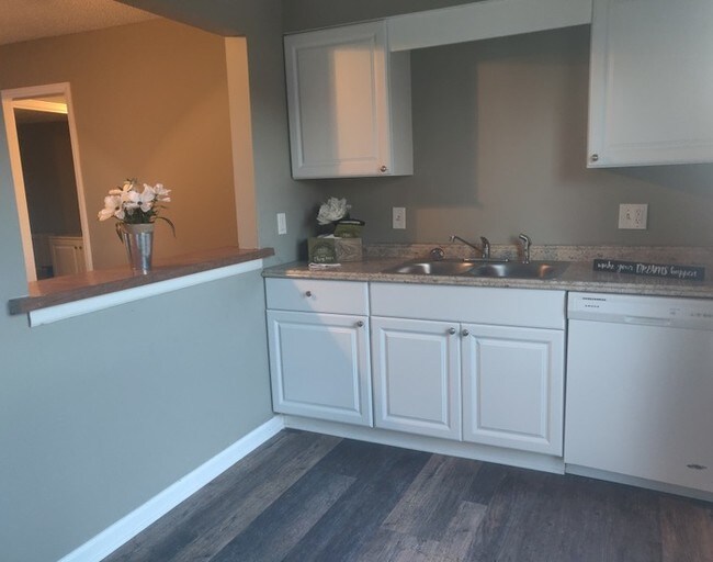 Building Photo - 1,100 Sq Ft of Apartment Living