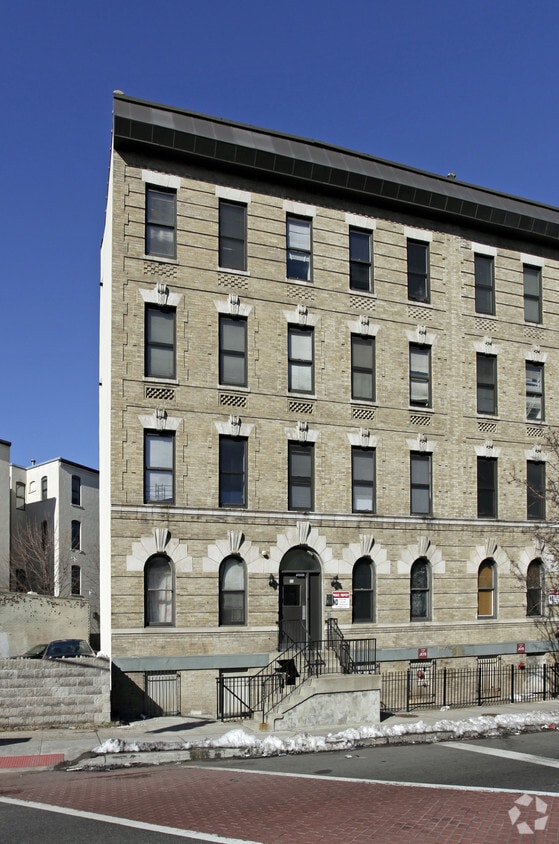 Primary Photo - 838 Grand St