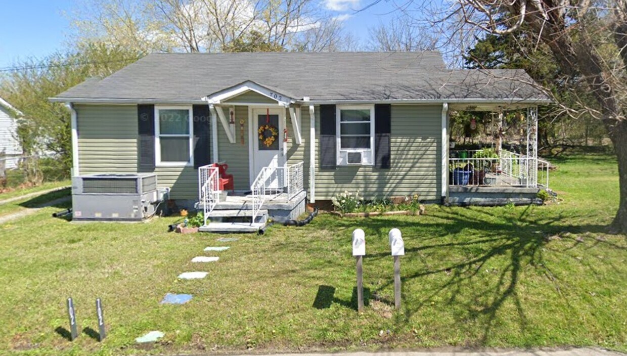 Primary Photo - 702 W 2nd St