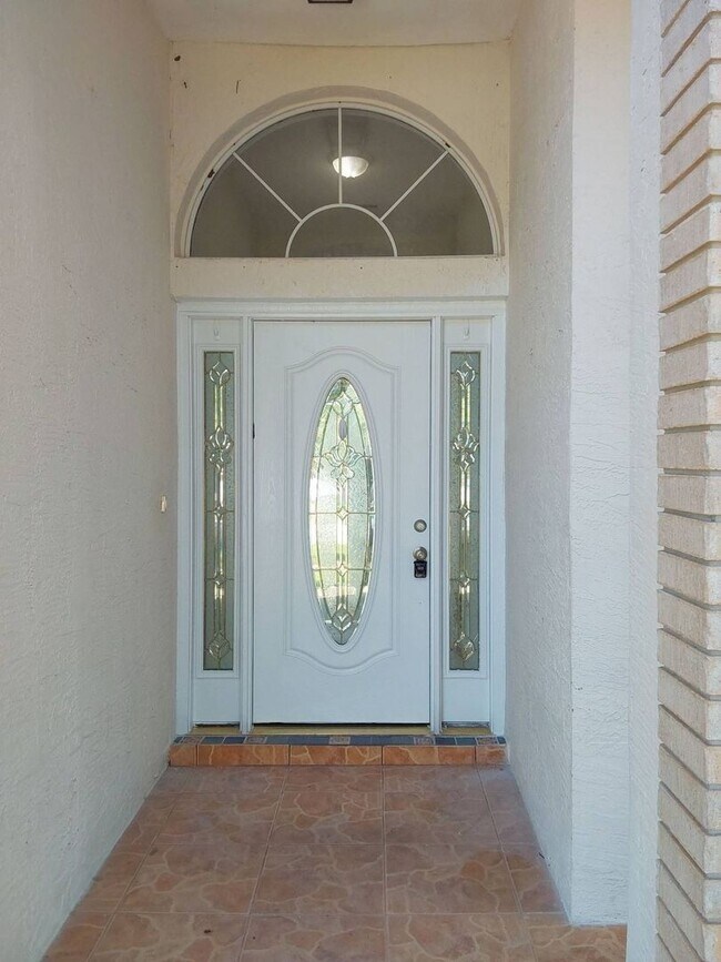 Foto del edificio - Beautiful 3 Bedroom + Den, 2 Bathroom Home...