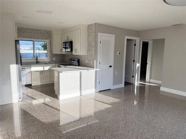 Foto del edificio - 745 Sunset Cove