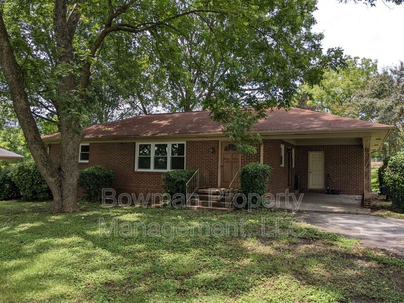 Primary Photo - 879 Commerce Rd