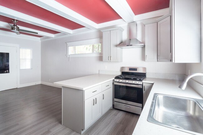 Foto del edificio - 338 E 7th St