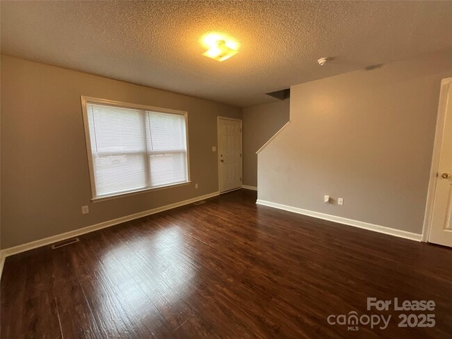 Building Photo - 206 W 15th St