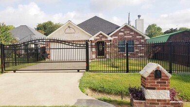 Building Photo - 6650 Roberson St