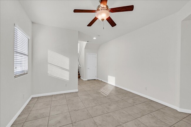 Foto del edificio - Upgraded 4 Bed Home w/ Owner-Owned Solar & Appliances Included