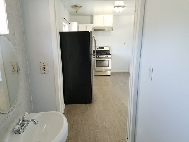 Building Photo - 5059 Hermosa Ave