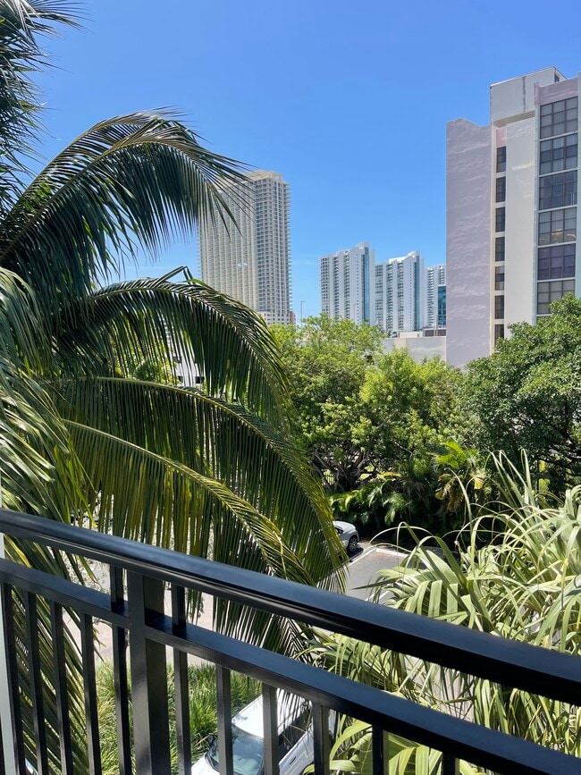 Foto del edificio - 17105 N Bay Rd