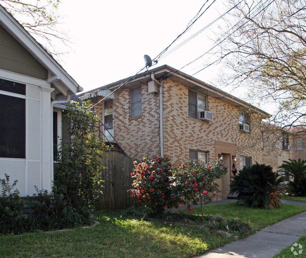 Building Photo - 405 Shrewsbury Ct