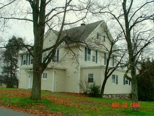 Foto del edificio 2 - 2 Forest Ave