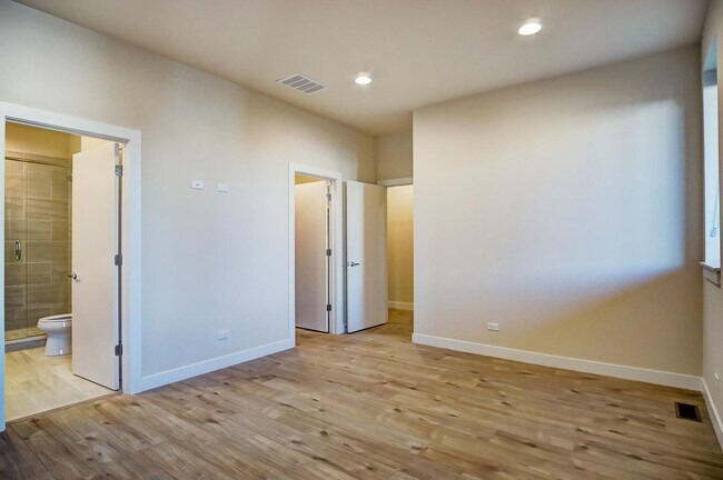 Foto del edificio - 2538 W Addison St