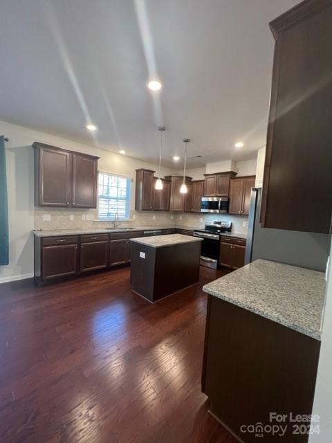 Foto del edificio - 16731 Cozy Cove Rd