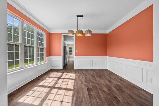 Building Photo - 4 Bedroom Home with an In-Ground Pool in L...