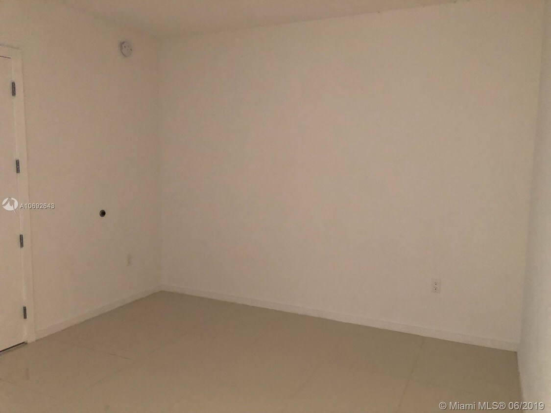 Primary Photo - 5300 Paseo boulevard