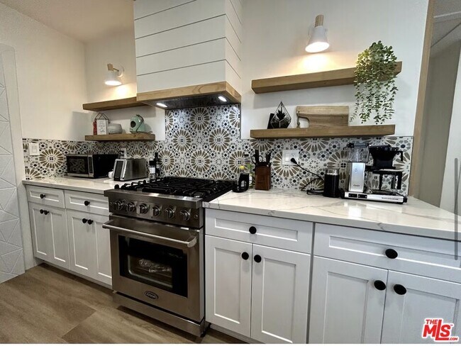 Foto del edificio - 5146 W 130th St