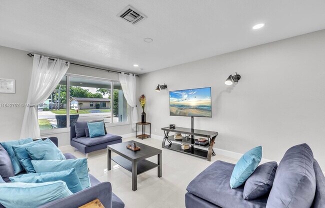 Foto del edificio - 2631 NE 19th Ave