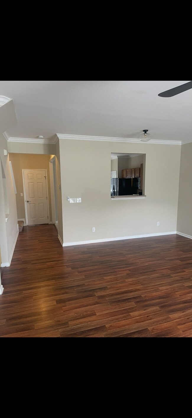 Foto del edificio - Room in Townhome on Reese Blvd W