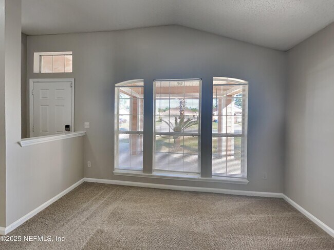 Foto del edificio - 938 Cherry Point Way