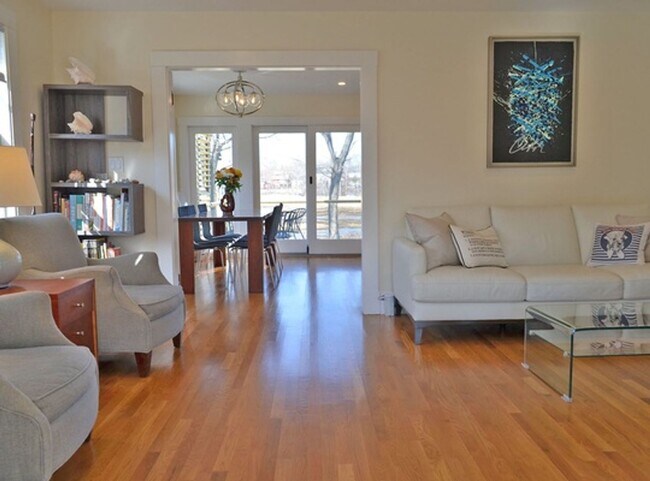 Foto del edificio - Winter Rental: 10A Gloucester Ave. (Utilit...